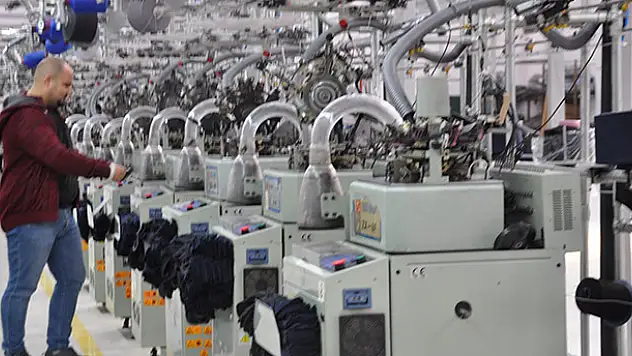 Çorap fabrikası üretime başladı