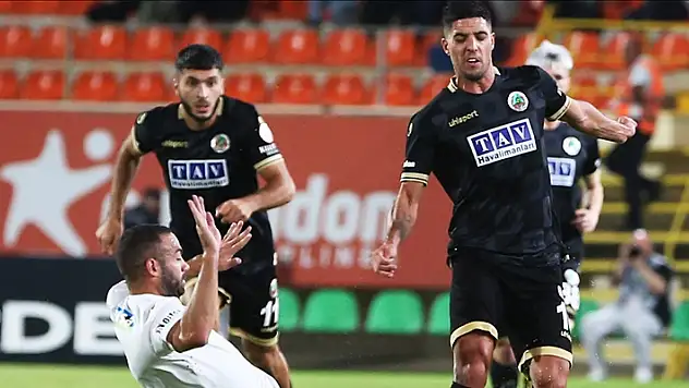Corendon Alanyaspor, VavaCars Fatih Karagümrük'ü mağlup etti

