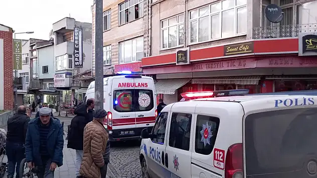 Çorlu'da kanlı kavga: Ağabeyini sokak ortasında 6 yerinden bıçakladı
