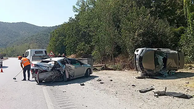 Çorum'da 2 otomobil çarpıştı: 8 yaralı
