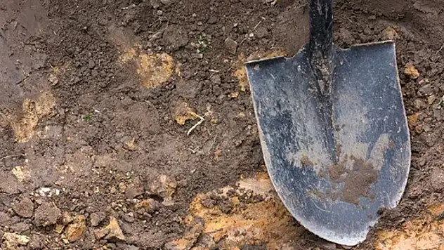 Çorum'da akılalmaz olay: Yanlış aileye verilen cenaze, mezardan çıkarılıp hastane morguna konuldu
