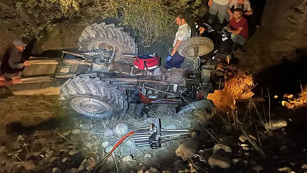Çorum'da devrilen traktörün altında kalan sürücü hayatını kaybetti
