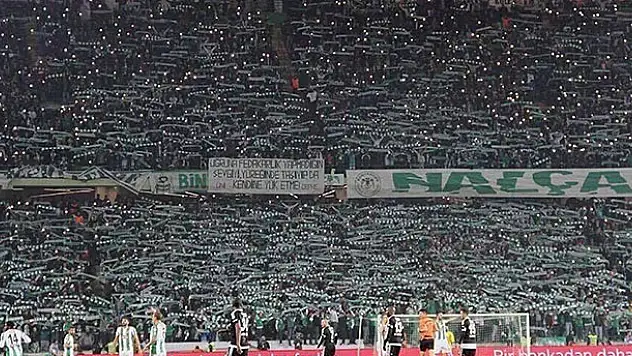 Çorum'da Konyaspor taraftarı sandıkları minibüse saldırdılar
