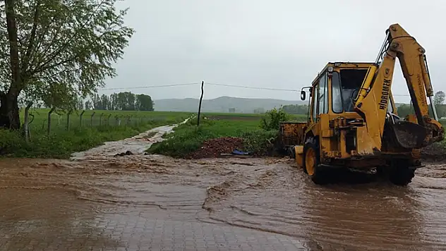 Çorum'da kuvvetli sağanak hayatı felç etti
