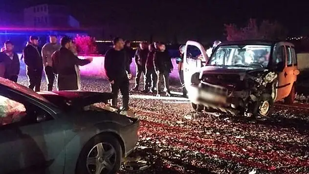 Çorum'da zincirleme trafik kazası: 1'i ağır 4 yaralı
