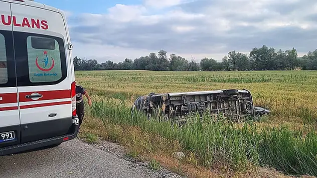 Çorum'da devrilen minibüsteki 17 kişi yaralandı