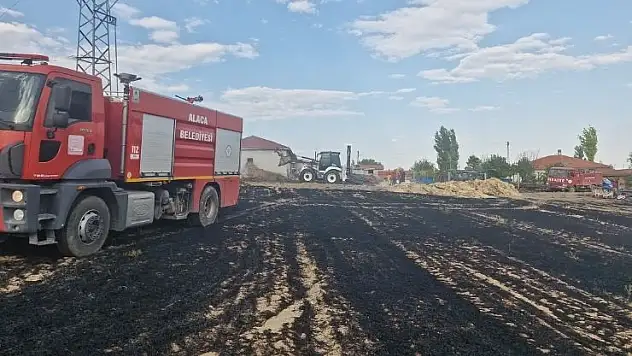 Çorum'da elektrik direğinden çıkan kıvılcım yangına sebep oldu