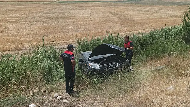 Çorum'da otomobil şarampole uçtu:2 yaralı