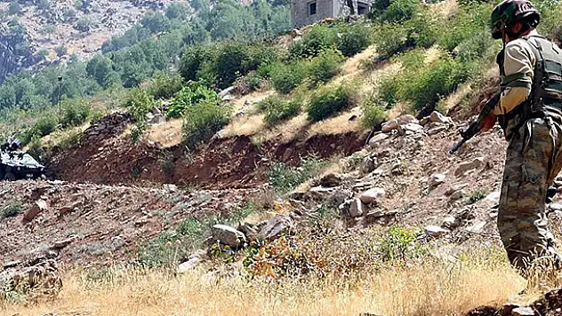 Çukurca'da 2 asker şehit oldu