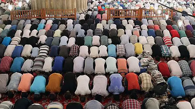 Cuma namazı için izin resmi gazetede yayımlandı