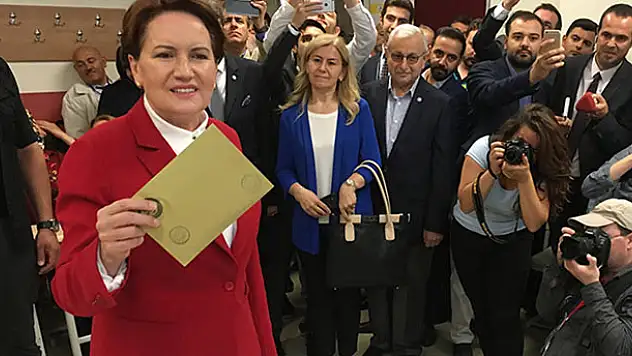 Cumhurbaşkanı adayı Akşener, oyunu Beylerbeyi'nde kullandı