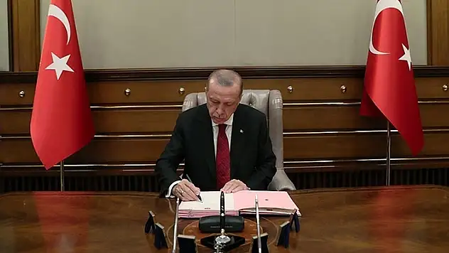 Cumhurbaşkanı Erdoğan 12 üniversiteye rektör atadı
