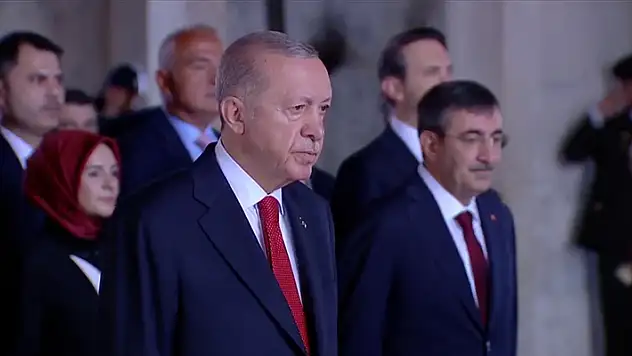 Cumhurbaşkanı Erdoğan, 30 Ağustos dolayısıyla Anıtkabir'i ziyaret etti
