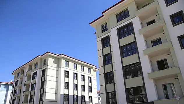 Cumhurbaşkanı Erdoğan 40 bin deprem konutu ve 5 bin köy evinin teslimat tarihini duyurdu!

