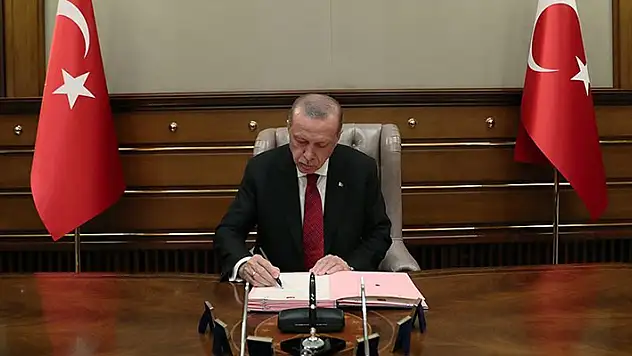 Cumhurbaşkanı Erdoğan 5 üniversiteye rektör atadı!
