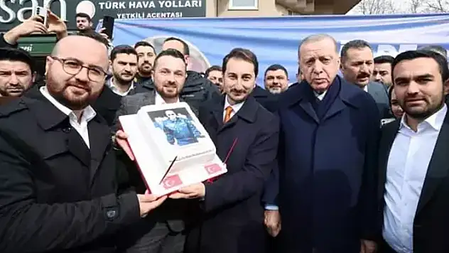 Cumhurbaşkanı Erdoğan'a evinin önünde doğum günü sürprizi