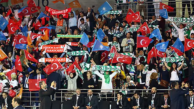 Cumhurbaşkanı Erdoğan AK Parti'ye dönüyor