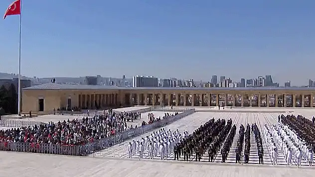Cumhurbaşkanı Erdoğan Anıtkabir'i ziyaret etti