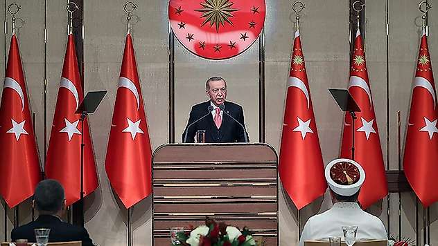Cumhurbaşkanı Erdoğan: Başörtüsüne anayasal güvence kazandırırken, aileyi de korumayı hedefliyoruz
