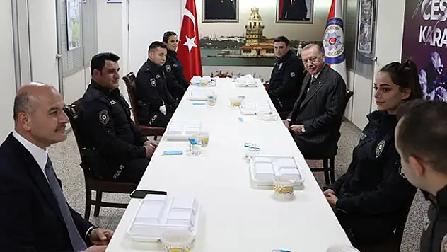 Cumhurbaşkanı Erdoğan, Çengelköy Polis Merkezi'nde iftar yaptı