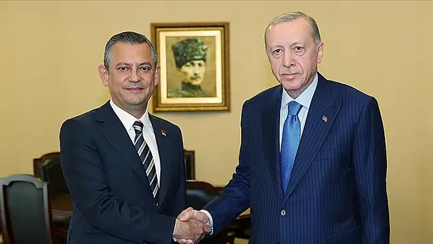 Cumhurbaşkanı Erdoğan, CHP Genel Başkanı Özel ile bayramlaştı
