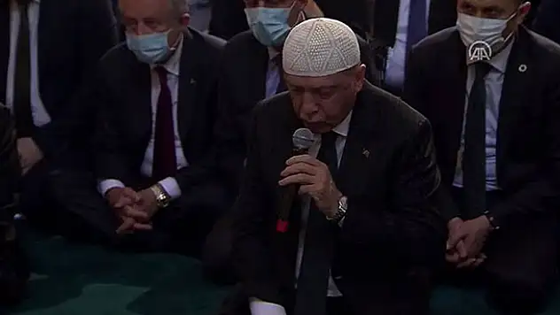 Cumhurbaşkanı Erdoğan, cuma öncesi Kur'an tilaveti verdi