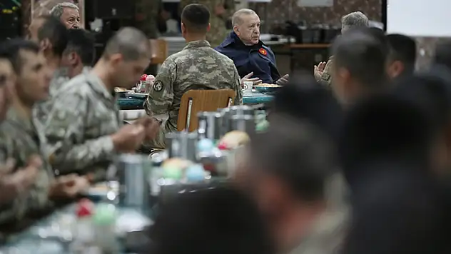 Cumhurbaşkanı Erdoğan'dan Mehmetçiğe iftar sürprizi

