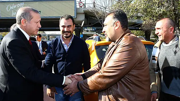 Cumhurbaşkanı Erdoğan'dan taksi durağına ziyaret