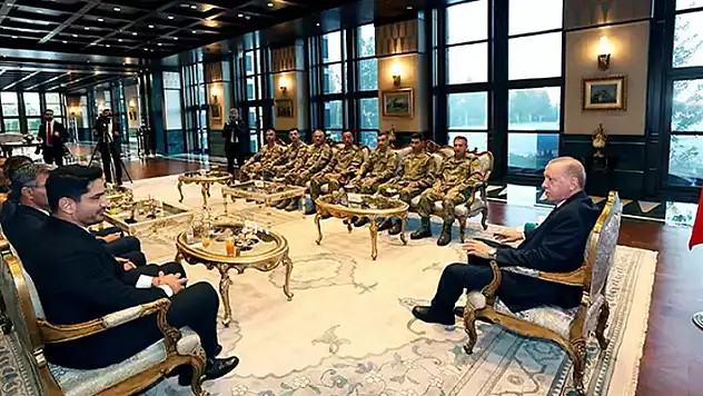 Cumhurbaşkanı Erdoğan, derece alan sporcular ve askerleri kabul etti
