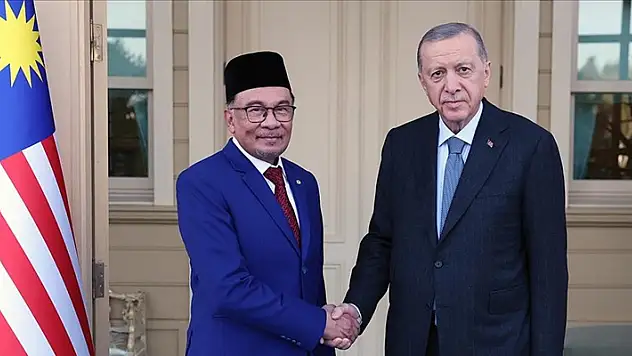 Cumhurbaşkanı Erdoğan, diplomasi trafiğini bayramın 2. günü de sürdürdü
