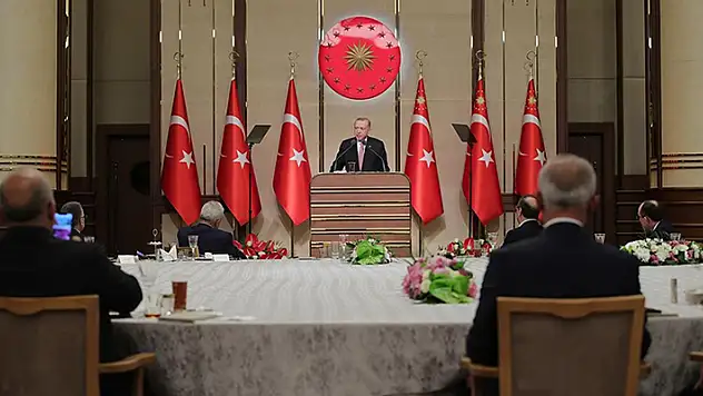 Cumhurbaşkanı Erdoğan: Esnaf ve sanatkarı ihtiyaçlara göre yeni araçlarla desteklemeyi sürdüreceğiz
