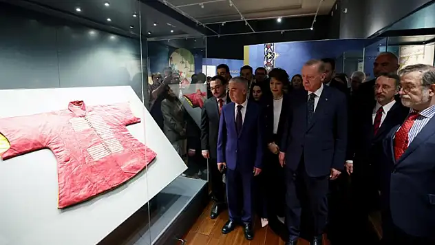 Cumhurbaşkanı Erdoğan, Fatih Sultan Mehmet Sergisi'ni ziyaret etti
