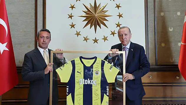 Cumhurbaşkanı Erdoğan, Fenerbahçe Spor Kulübü Başkanı Koç ve beraberindeki heyeti kabul etti
