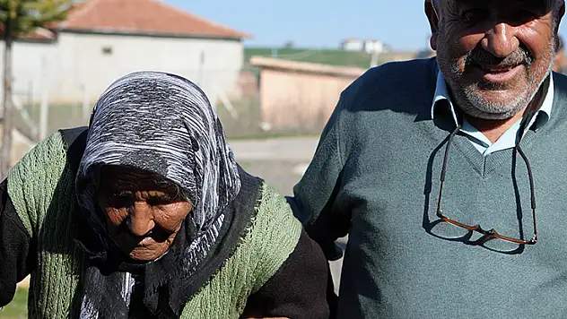 Cumhurbaşkanı Erdoğan hayranı Arzu nine, 117 yıllık ömrüne veda etti