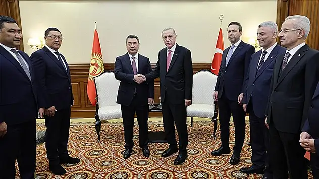 Cumhurbaşkanı Erdoğan, Kırgızistan Cumhurbaşkanı Caparov ile görüştü
