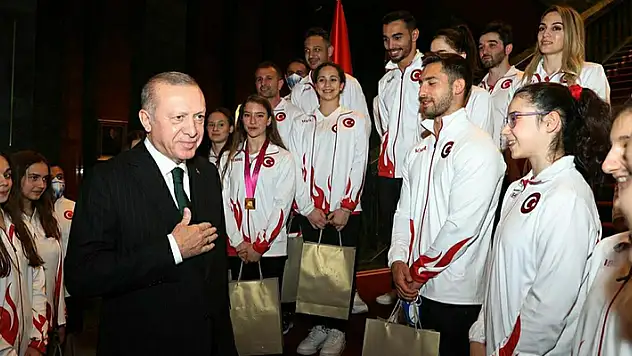 Cumhurbaşkanı Erdoğan Konyalı milli sporcuları kabul etti
