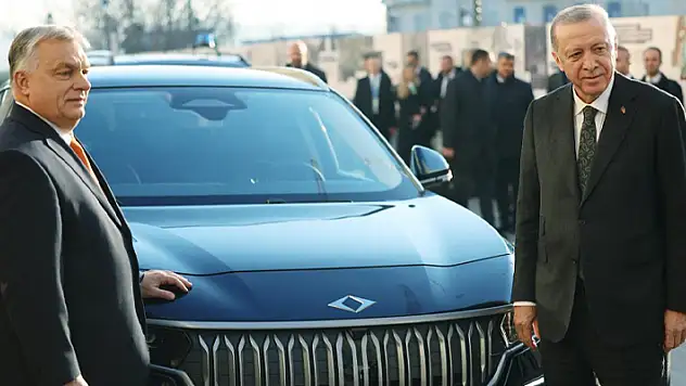 Cumhurbaşkanı Erdoğan, Macaristan Başbakanı Orban'a Togg hediye etti
