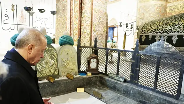 Cumhurbaşkanı Erdoğan, Mevlana Türbesi'ni ziyaret etti
