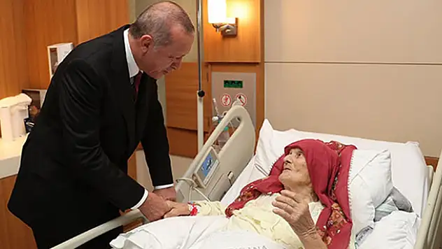 Cumhurbaşkanı Erdoğan, Nazmiye Nine'yi ziyaret etti