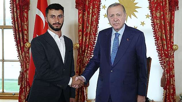 Cumhurbaşkanı Erdoğan, Oscar ödüllü Filistinli yönetmen Basel Adra'yla görüştü