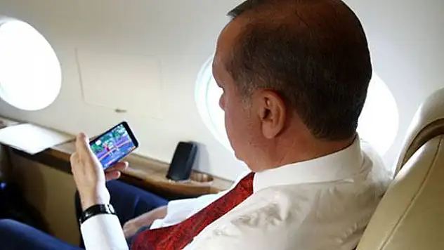 Cumhurbaşkanı Erdoğan, Rıza Kayaalp'in maçını cep telefonundan izledi