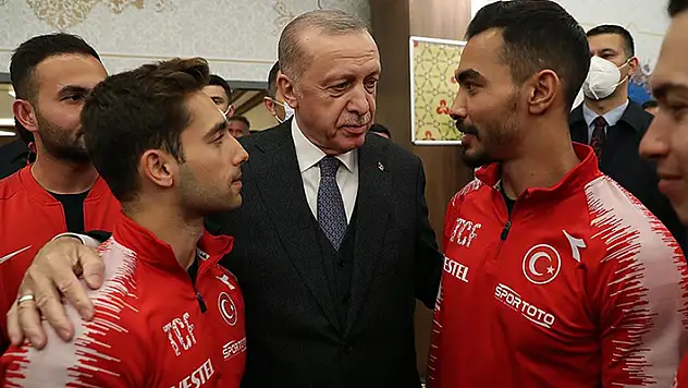 Cumhurbaşkanı Erdoğan, sporcularla iftarda bir araya geldi
