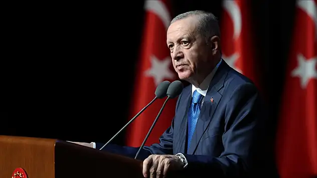 Cumhurbaşkanı Recep Tayyip Erdoğan, emeklilere bir defaya mahsus 5 bin lira ödeme yapılacağını açıkladı 