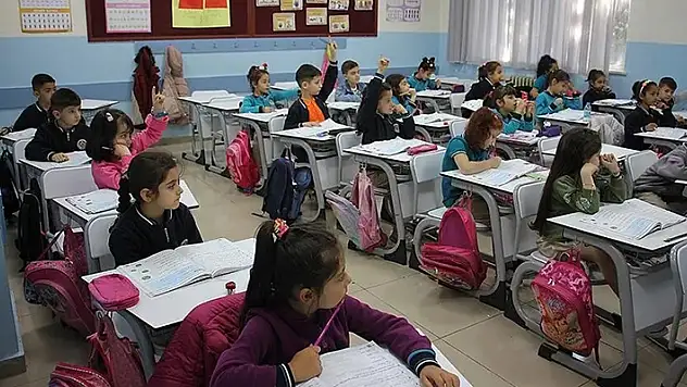 Cumhurbaşkanı ve 28. Dönem Milletvekili Genel Seçimlerinin ertesi günü eğitim öğretime 1 gün ara verilecek
