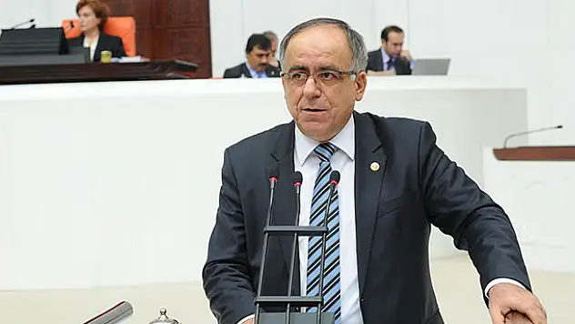 Cumhurbaşkanı ve yardımcıları Türk olacak