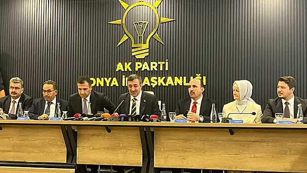 Cumhurbaşkanı Yardımcısı Cevdet Yılmaz, AK Parti teşkilatı ile bir araya geldi