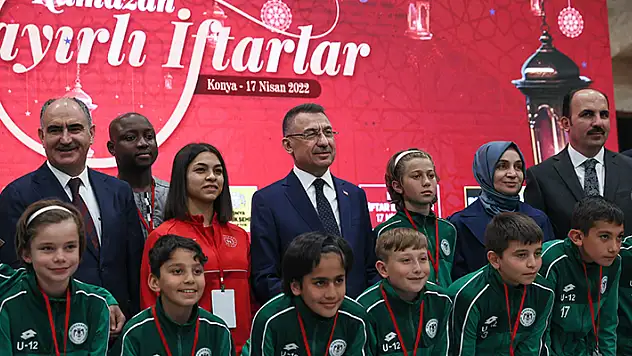 Cumhurbaşkanı Yardımcısı Oktay, Konya'da gençlerle iftar programında buluştu
