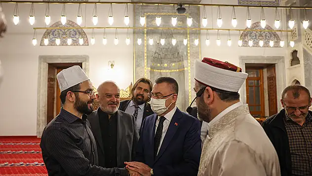 Cumhurbaşkanı Yardımcısı Oktay, Mevlana Müzesini ziyaret etti
