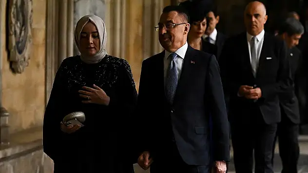 Cumhurbaşkanı Yardımcısı Oktay ve eşi, Kral 3. Charles'ın taç giyme törenine katıldı