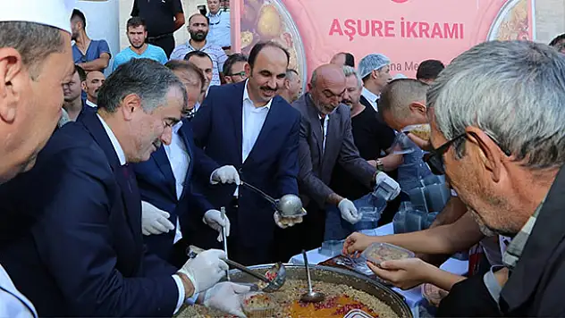 Cumhurbaşkanlığından Konya'da aşure dağıtımı